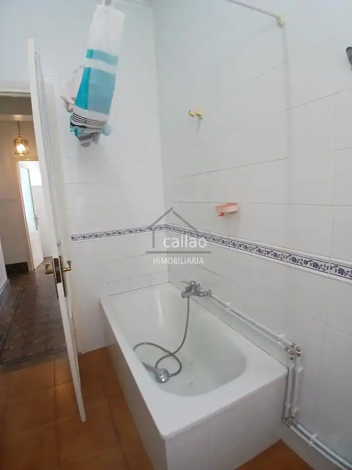 Baño de Piso de alquiler en Ferrol con Calefacción y Amueblado