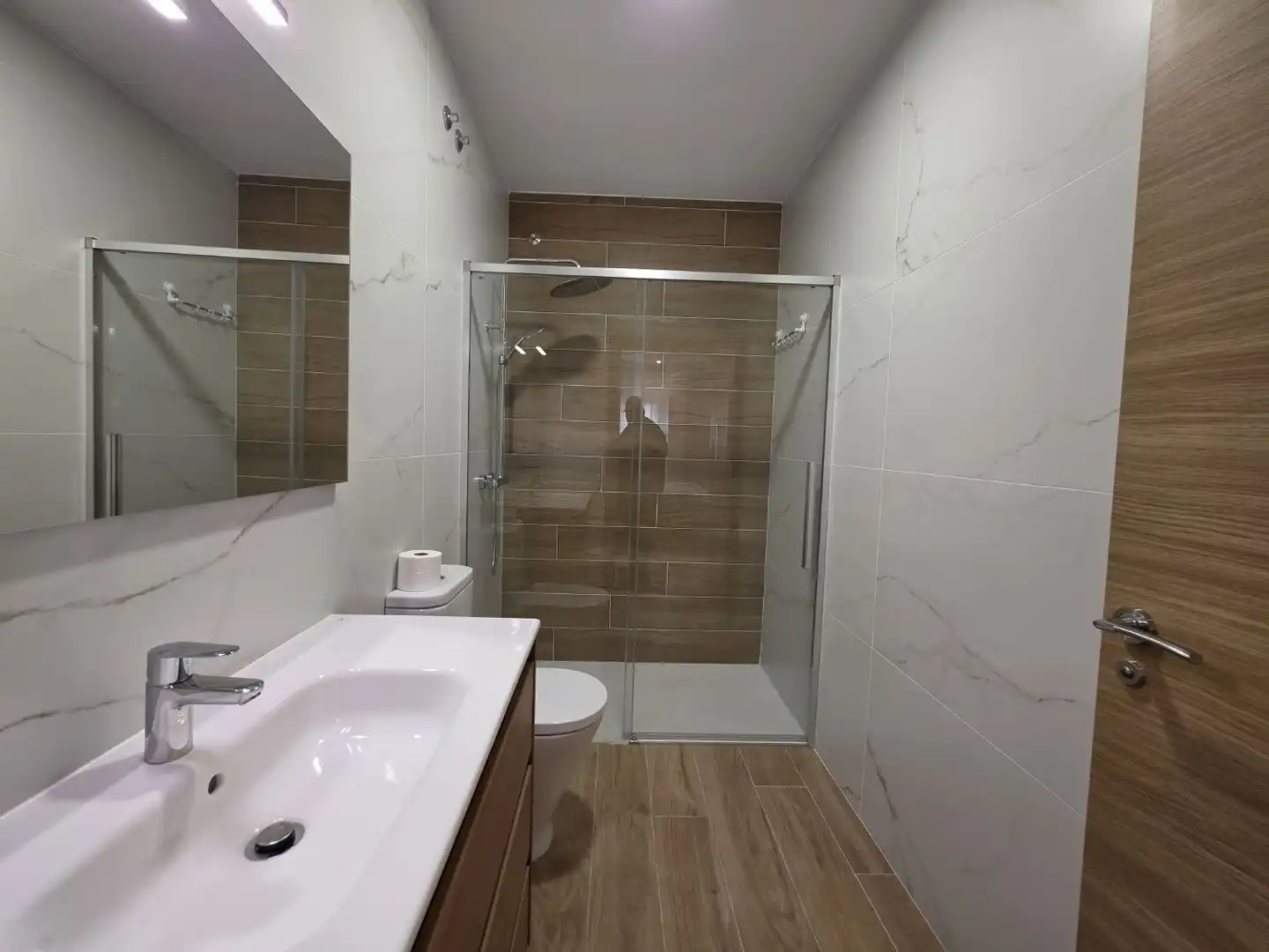Bathroom of Flat for rent in A Coruña Capital   with Furnished