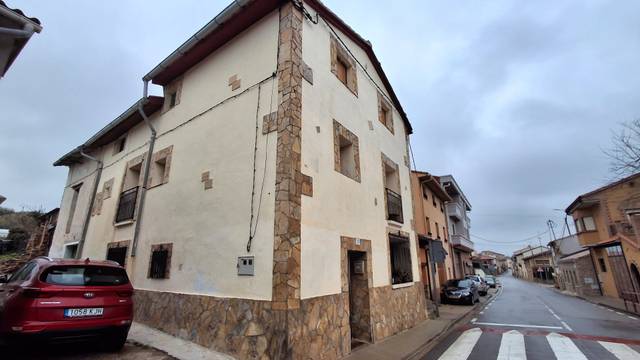 Casa adosada en Venta en La Rioja-259 en Corera