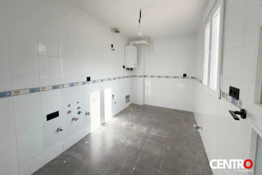 Badezimmer von Wohnung zum Verkauf in Cenes de la Vega mit Klimaanlage, Heizung und Privatgarten