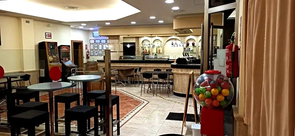 Local comercial en venta en Plaza de Toros, imagen 2