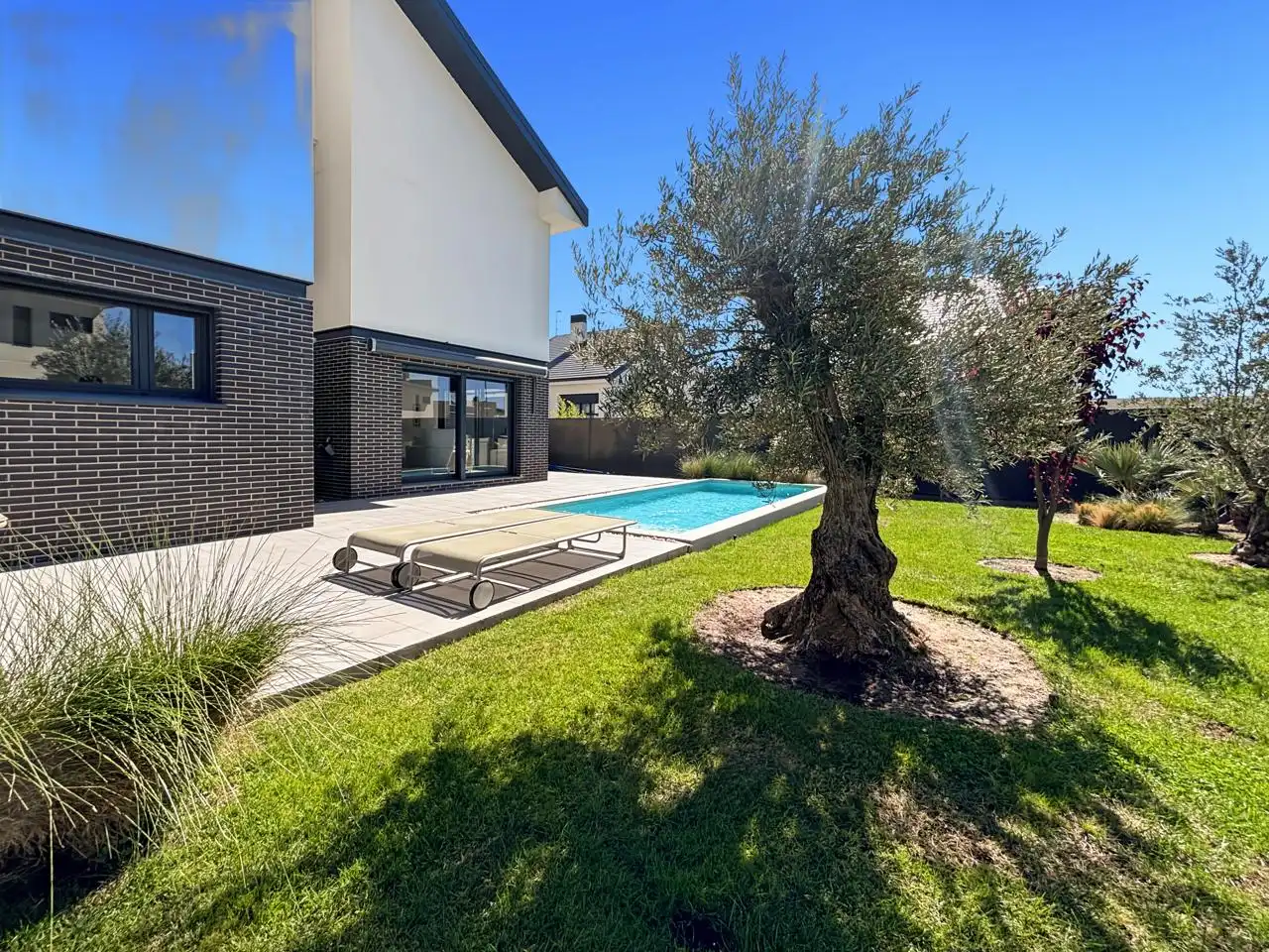 Casa amb piscina en venda a Calle Pío Baroja