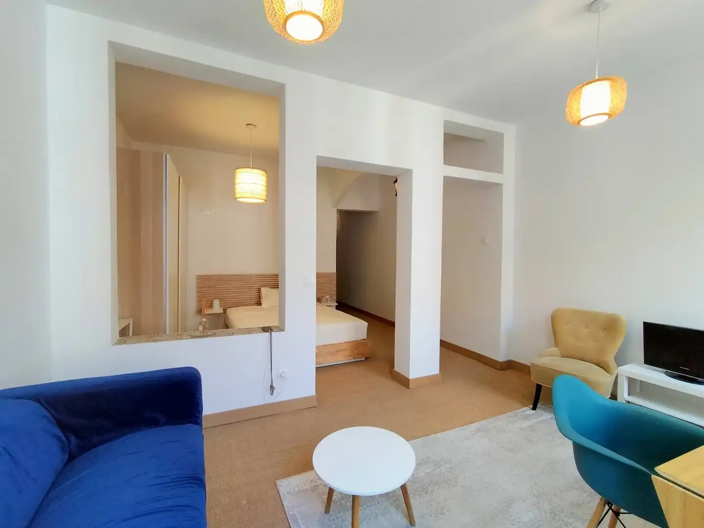 Living room of Flat for rent in  Madrid Capital  with Air Conditioner, Heating and Furnished