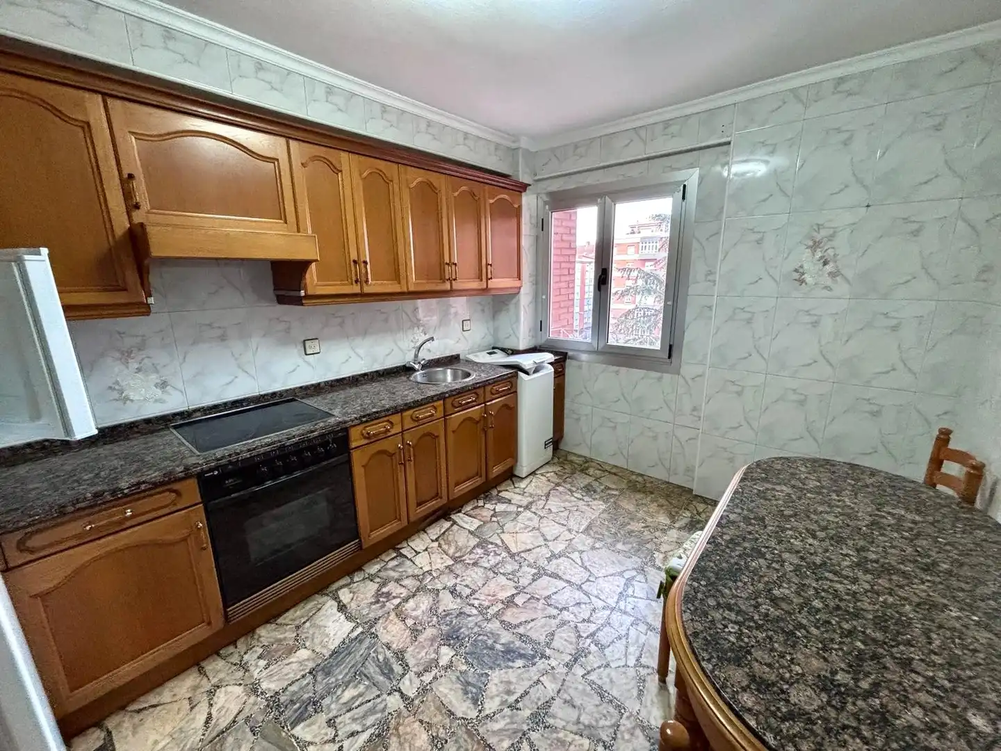 Cocina de Piso en venta en Gijón  con Calefacción, Parquet y Horno