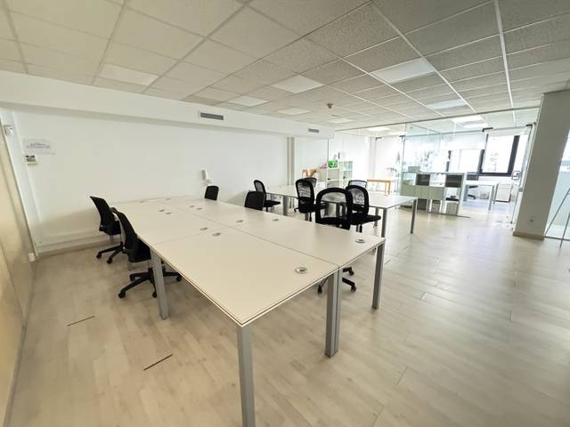 Oficina en Alquiler en Carrer de Berlín en Barri de les Corts