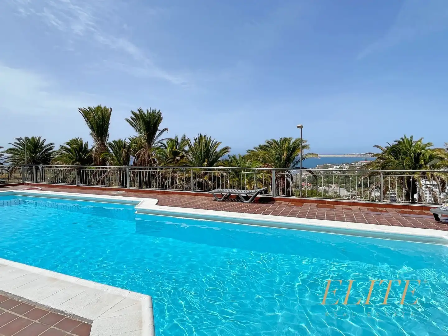 Swimming pool of Houses for sale in San Bartolomé de Tirajana  with Air Conditioner, Terrace and Storage room