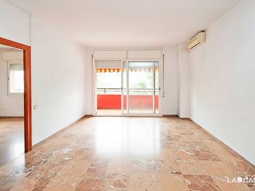 Piso con balcón en venta en Carrer de Lleida
