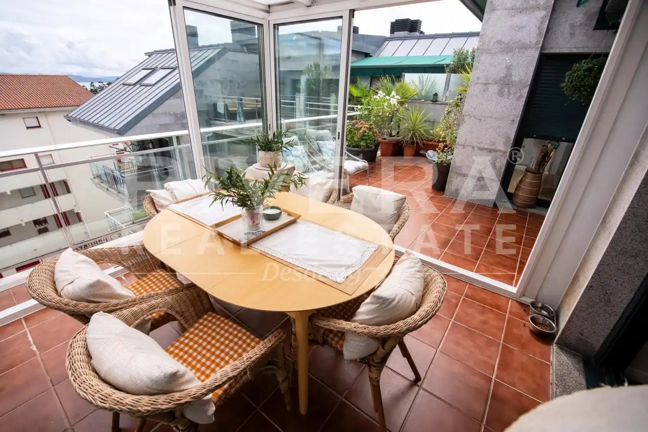 Terraza de Ático en venta en Sanxenxo con Calefacción, Parquet y Terraza