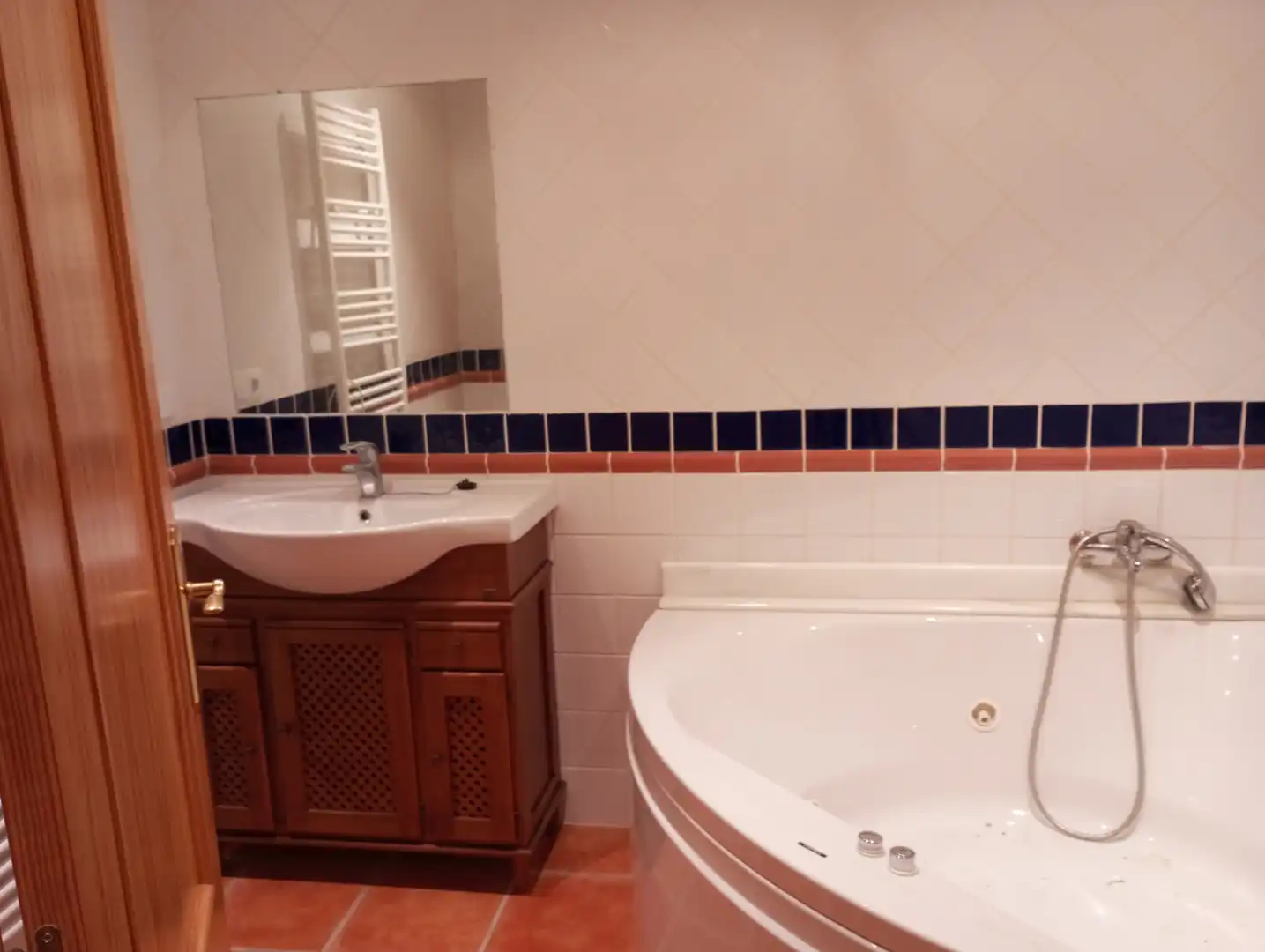 Bany de Casa o xalet de lloguer en Cortes de Baza amb Moblat, Es permeten mascotes i Piscina comunitària