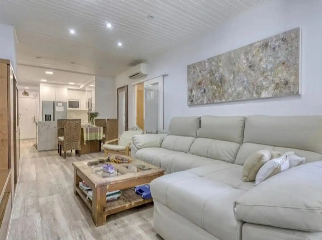 Sala d'estar de Pis en venda en Barcelona amb Aire condicionat, Calefacció i Piscina comunitària