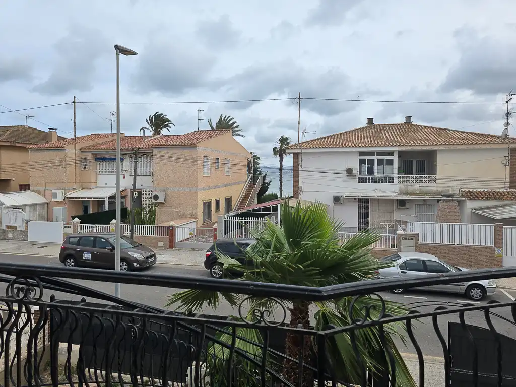 Vista exterior de Casa adosada en venta en Los Alcázares con Jardín privado, Terraza y Balcón