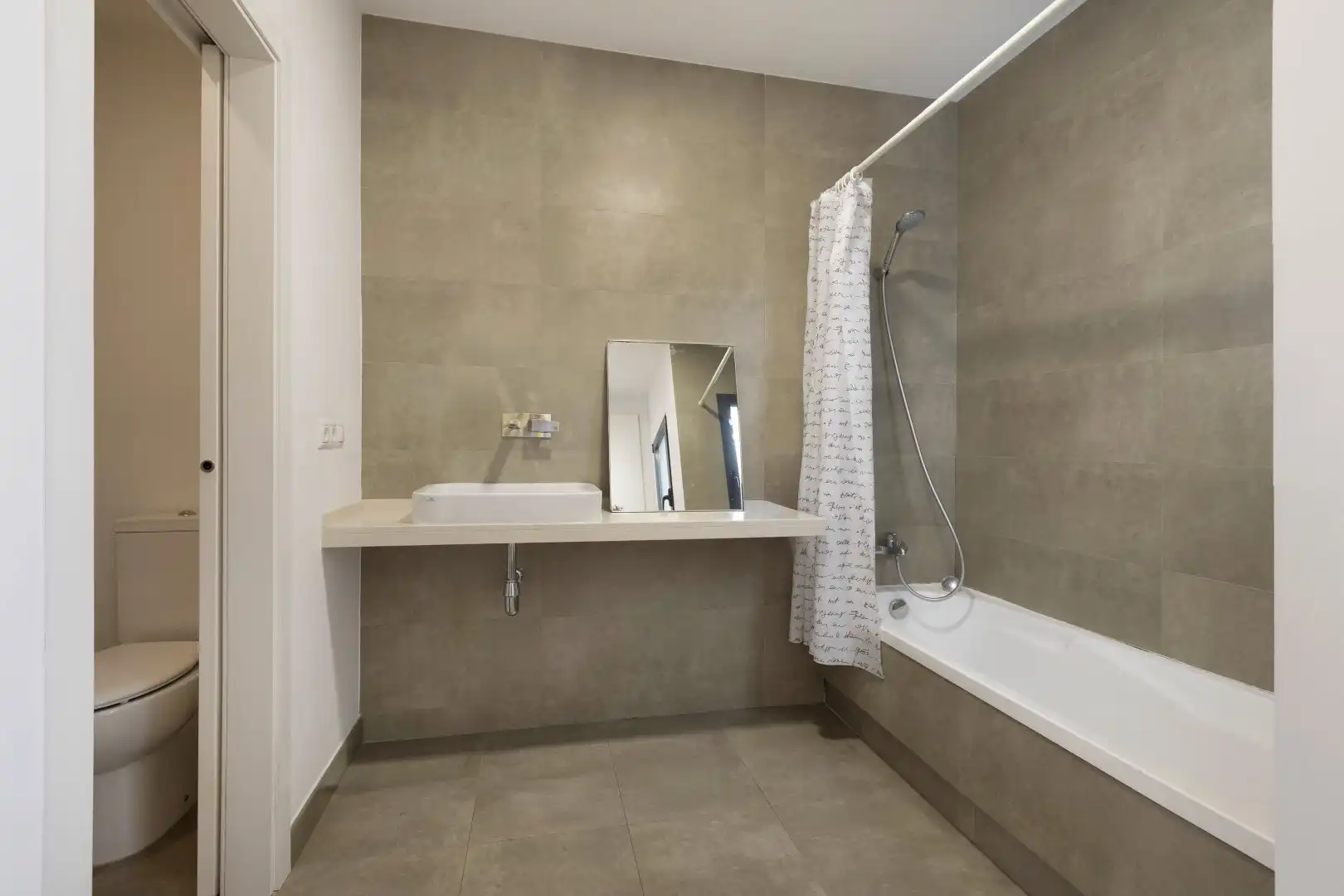 Baño de Casa adosada en venta en San Antonio de Benagéber con Aire acondicionado, Calefacción y Terraza