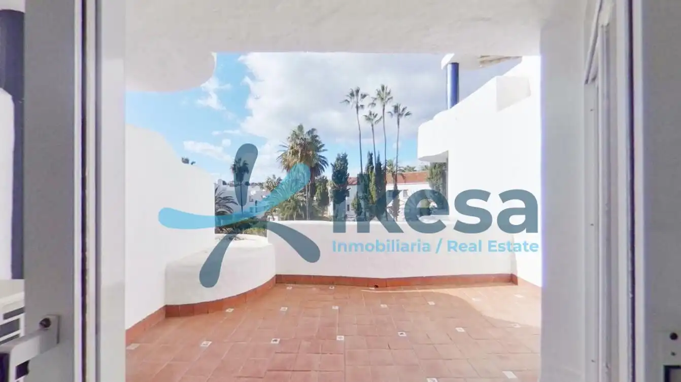 Vista exterior de Pis en venda en Mijas amb Piscina comunitària