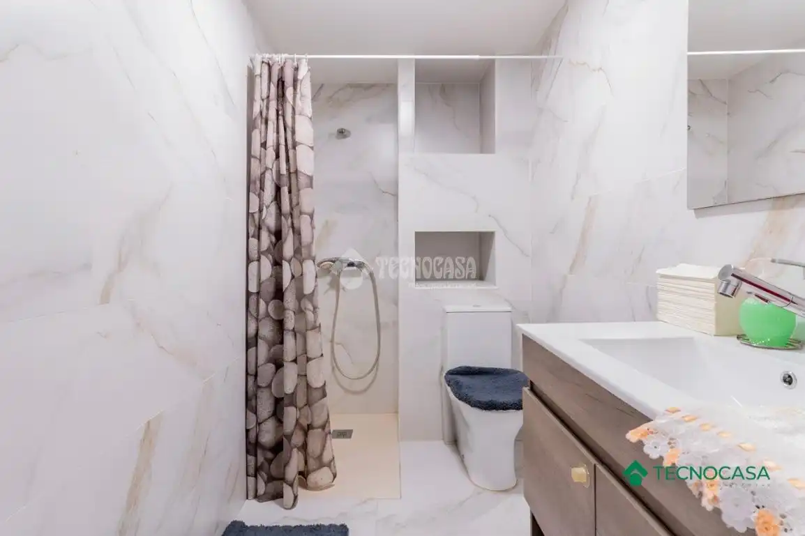 Baño de Piso en venta en Roquetas de Mar