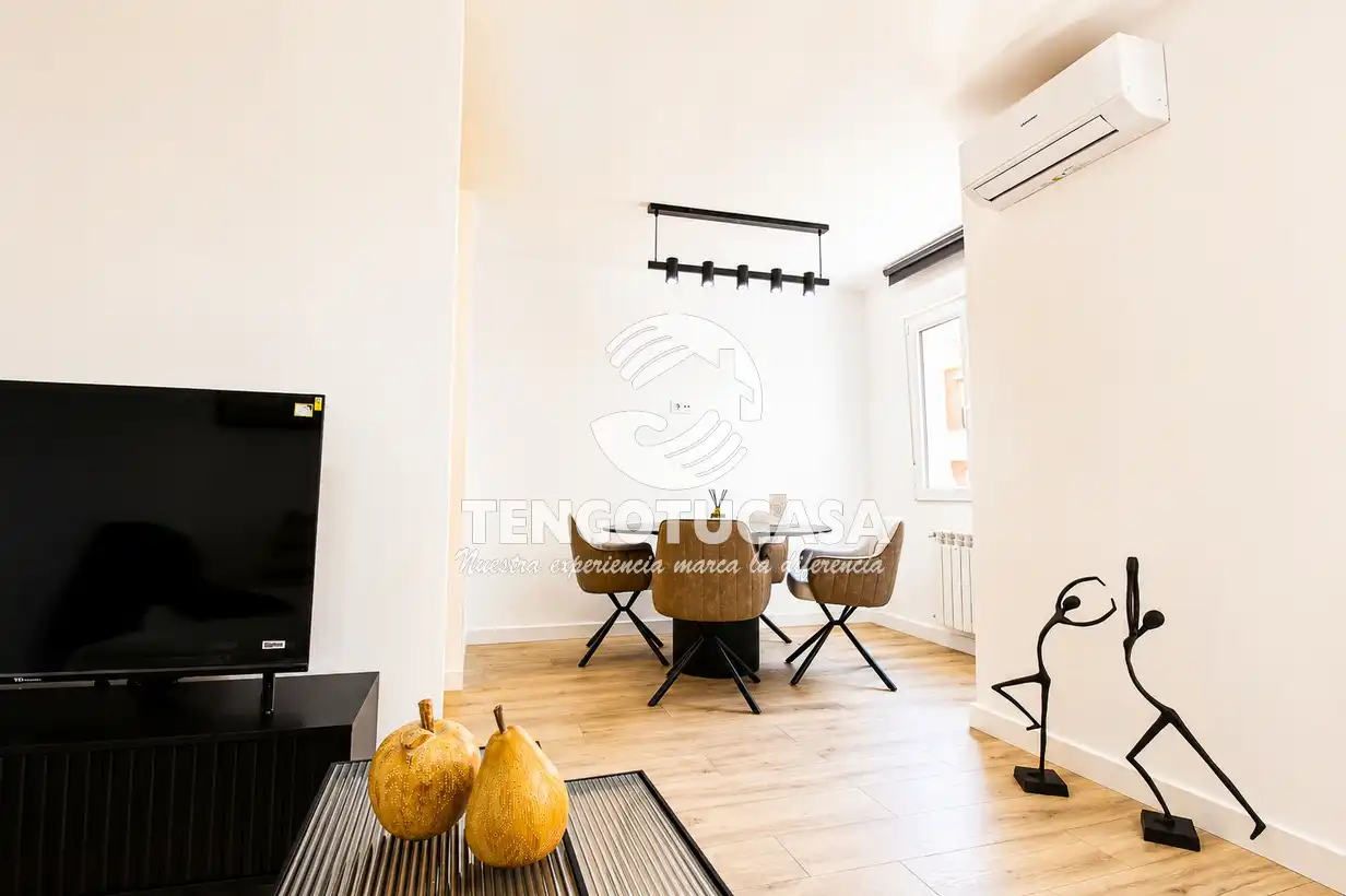 Sala d'estar de Pis en venda en Madrid amb Aire condicionat, Moblat i Forn