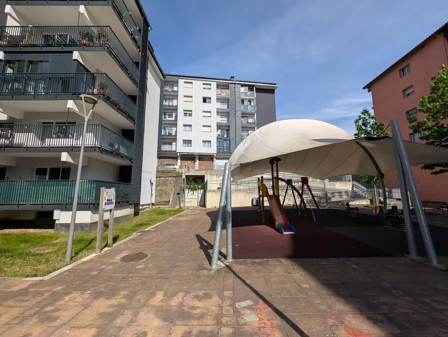 Aparcament de Pis en venda en Lasarte-Oria amb Calefacció, Terrassa i Moblat