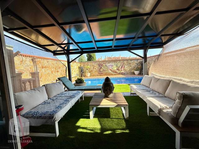 Casa adosada en Venta en Zona el Caño
