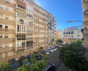 Exterior view of Flat to rent in  Sevilla Capital  with Air Conditioner