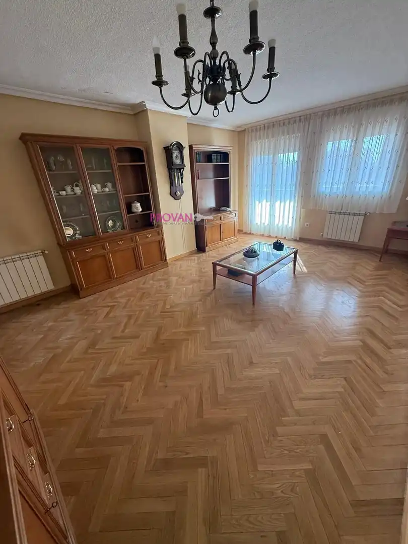 Sala d'estar de Pis en venda en San Agustín del Guadalix amb Aire condicionat, Calefacció i Parquet