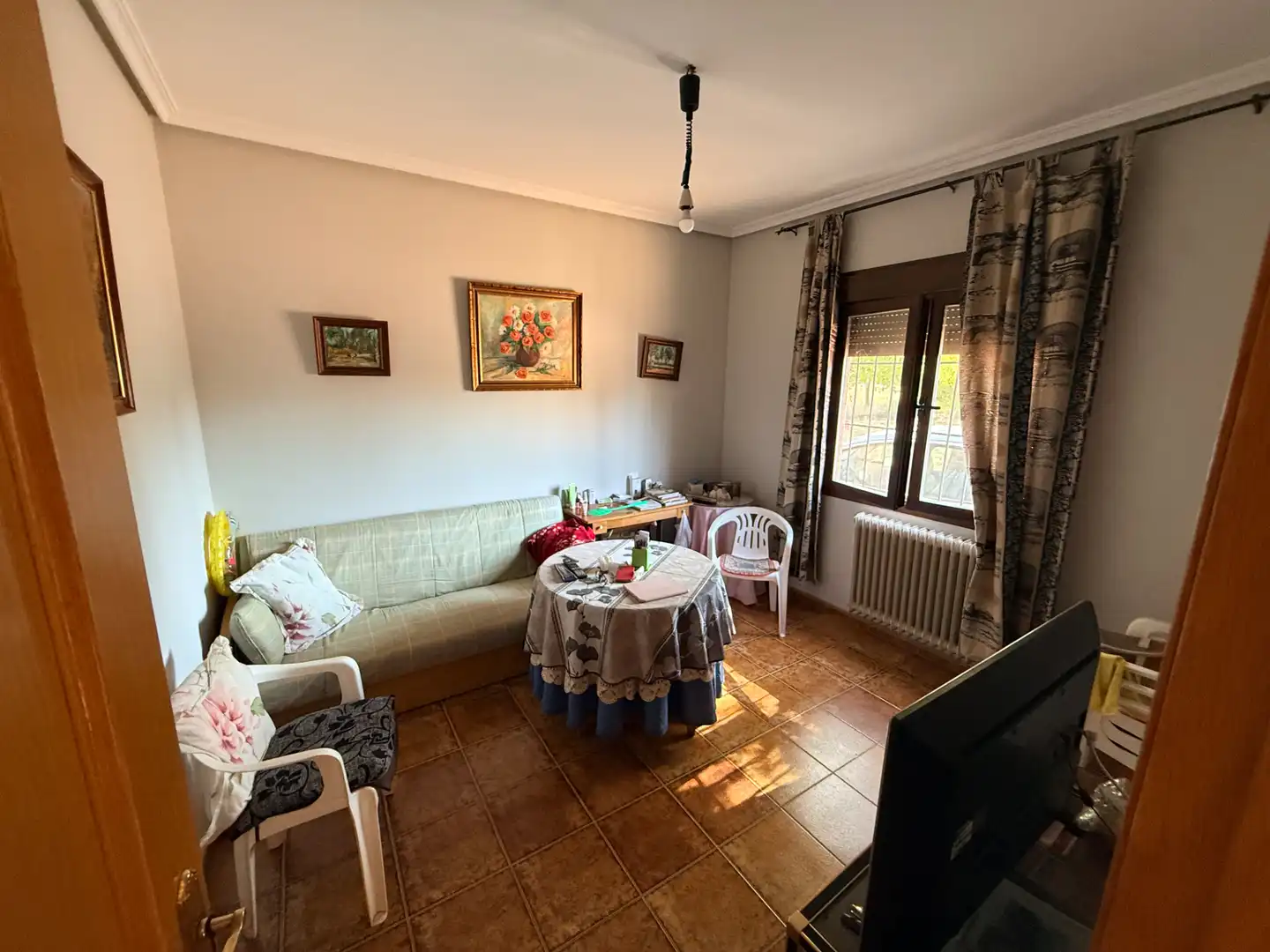 Sala d'estar de Finca rústica en venda en Tomelloso amb Jardí privat, Piscina i Moblat