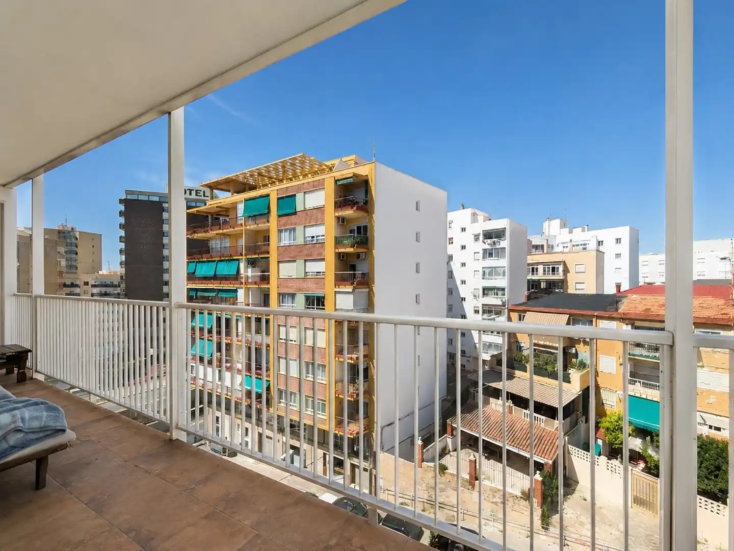 Terraza de Apartamento en venta en Alicante / Alacant con Aire acondicionado, Amueblado y Balcón
