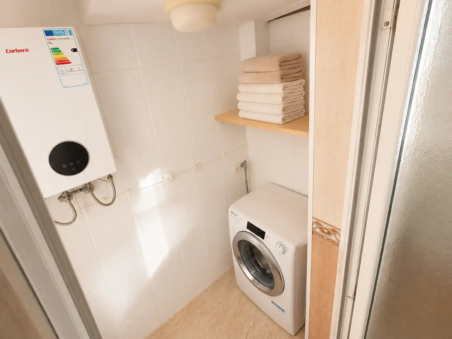 Bathroom of Flat for sale in Santa Coloma de Gramenet  with Air Conditioner, Heating and Washing machine