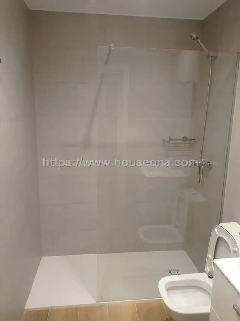 Baño de Ático de alquiler en Bilbao  con Calefacción, Terraza y Trastero