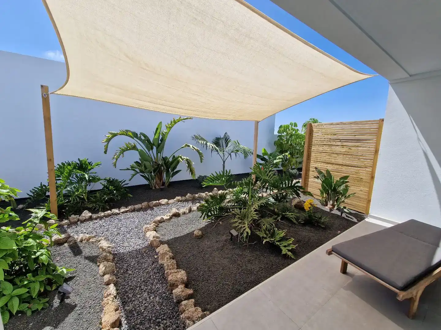 Terrasse von Wohnung zum Verkauf in La Oliva mit Klimaanlage, Privatgarten und Schwimmbad
