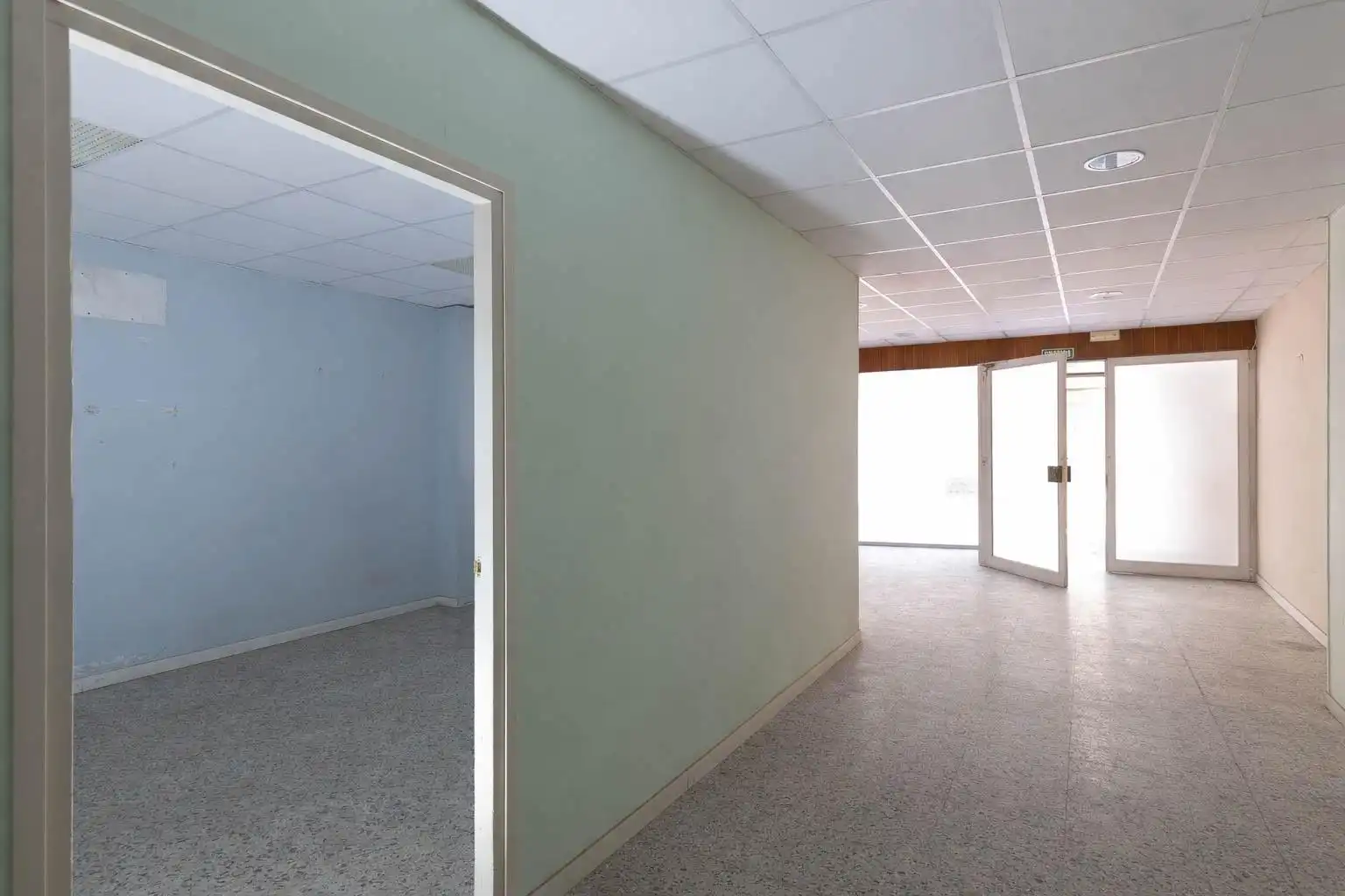 Business premises for sale in Carrer de Faraday, imagen 3