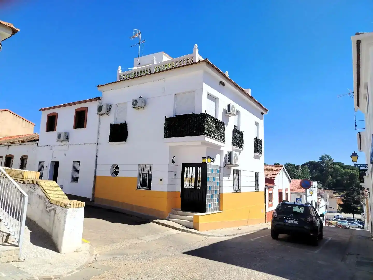 Vista exterior de Casa o xalet en venda en Minas de Riotinto amb Aire condicionat, Terrassa i Balcó