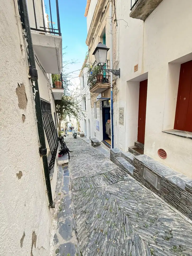 Vista exterior de Casa o xalet en venda en Cadaqués amb Terrassa i Balcó