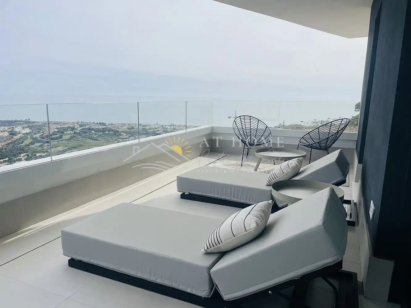 Terrasse von Wohnungen zum Verkauf in Rincón de la Victoria mit Terrasse, Schwimmbad und Ofen