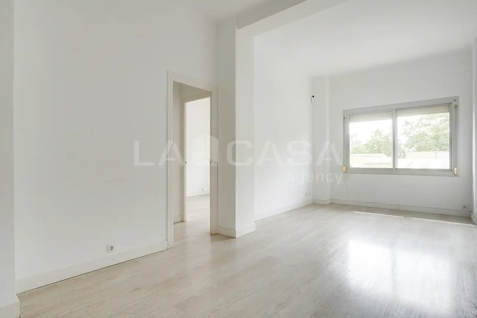 Flat with lift for sale in Gran Via de les Corts Catalanes