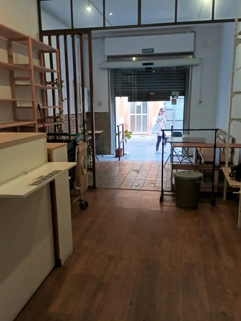 Business premises for transfer in Carrer de Cabestany 12, imagen 26