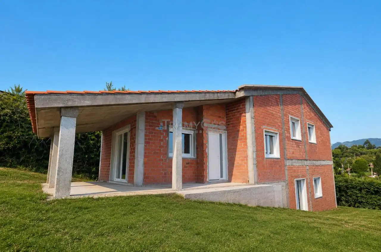 Casa con jardín en venta en LUGAR OUTEIRO - BACEIRO - AMORIN