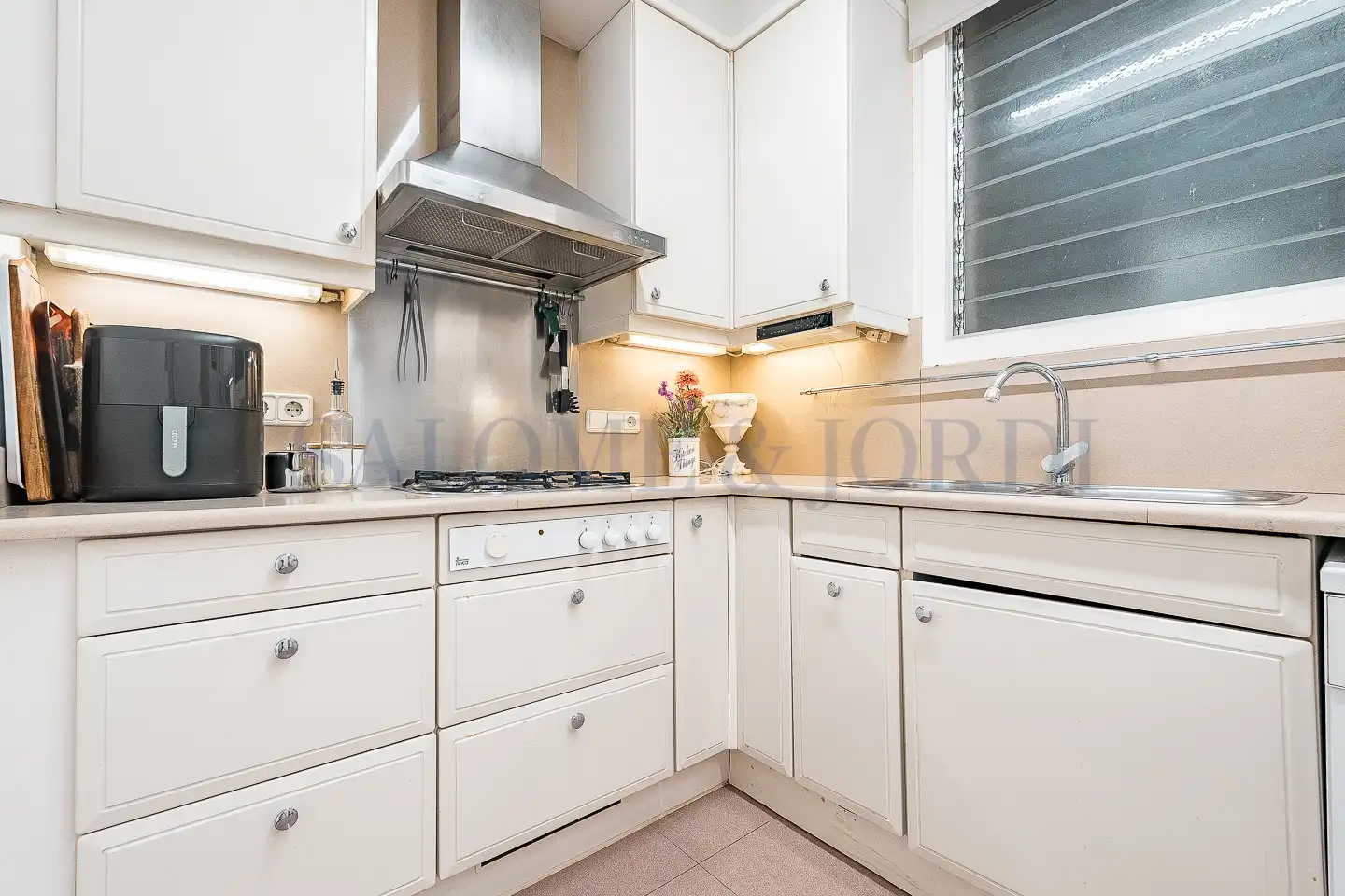Cocina de Piso en venta en Barcelona con Aire acondicionado, Calefacción y Jardín privado