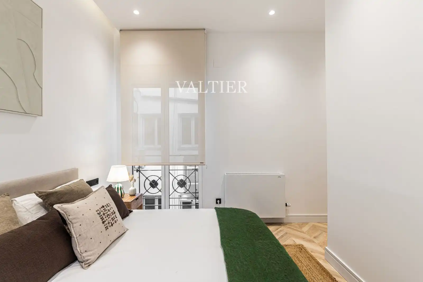 Bedroom of Flat for sale in Madrid  with Air Conditioner, Terrace and Furnished