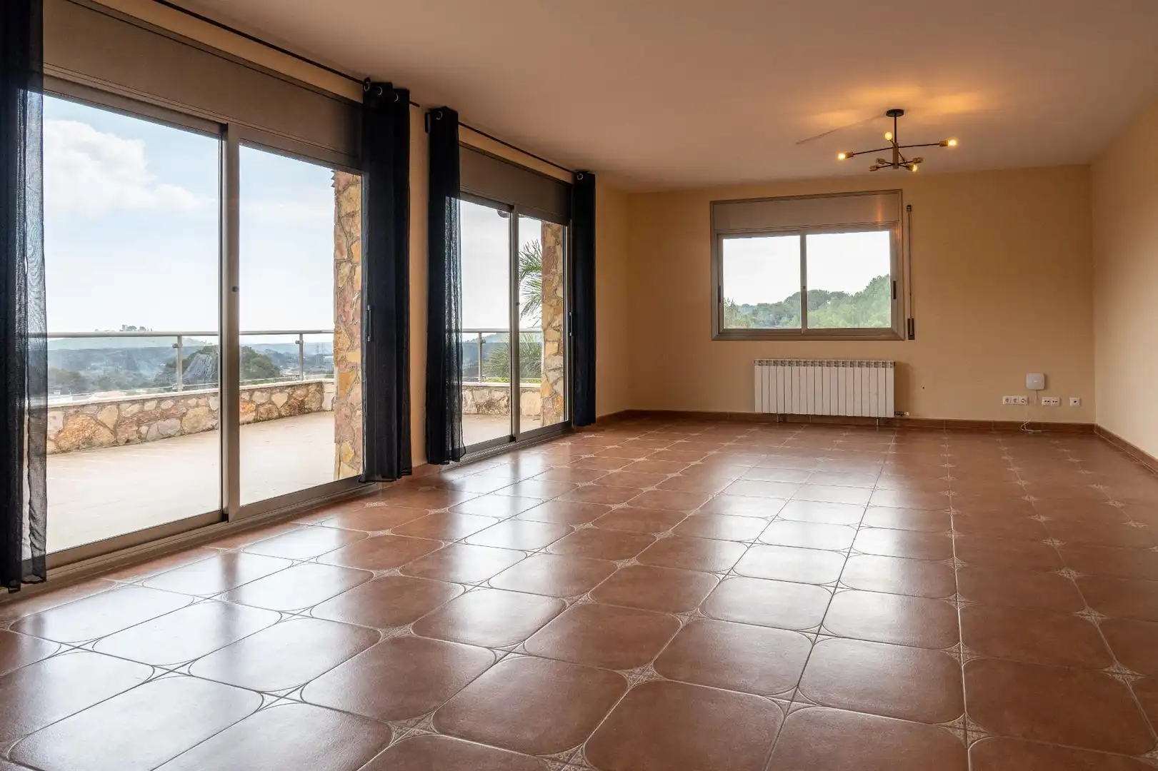 Sala d'estar de Casa o xalet en venda en El Vendrell amb Calefacció, Jardí privat i Terrassa