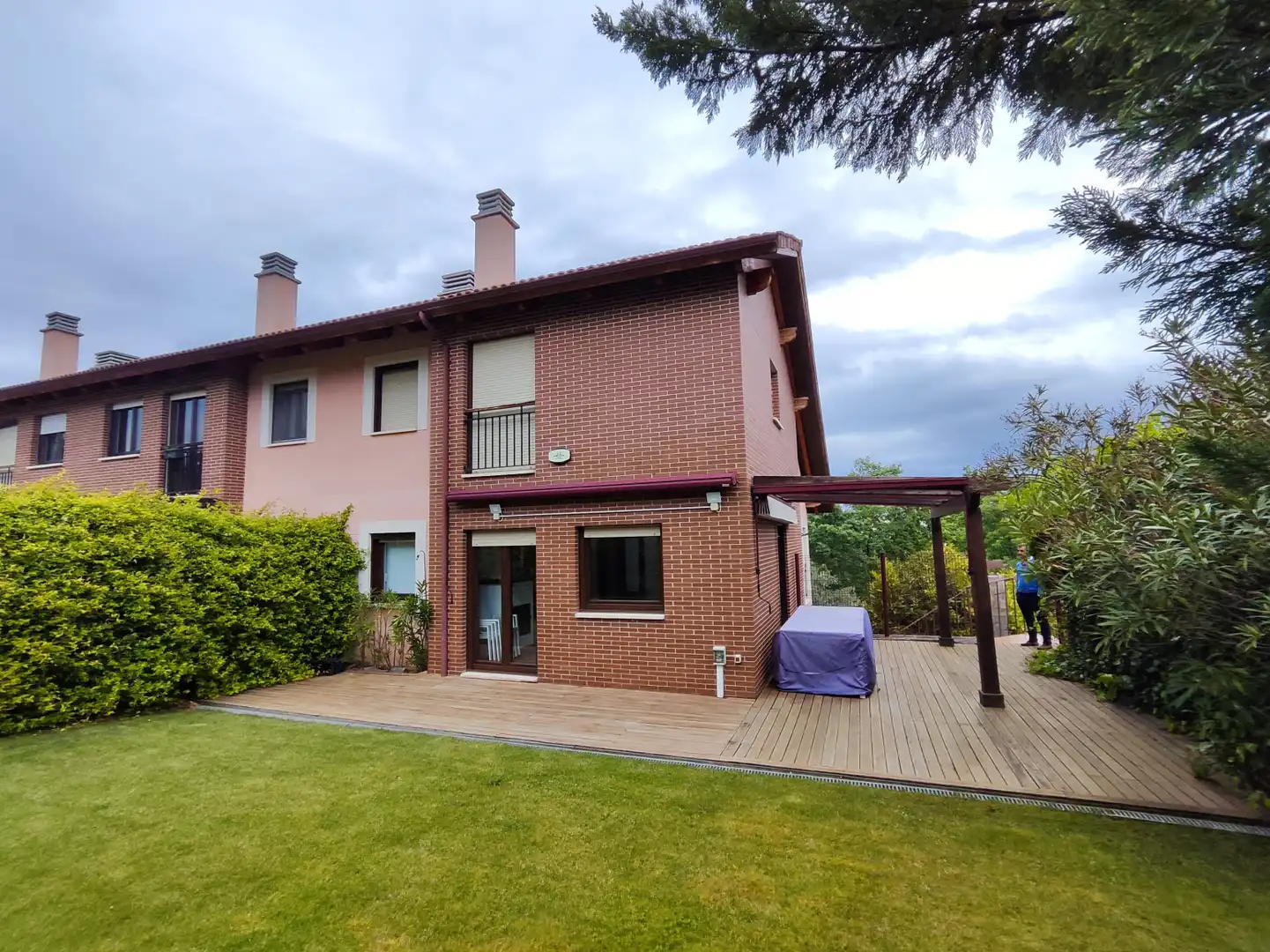 Vista exterior de Casa adosada en venta en Sojuela con Calefacción, Jardín privado y Parquet