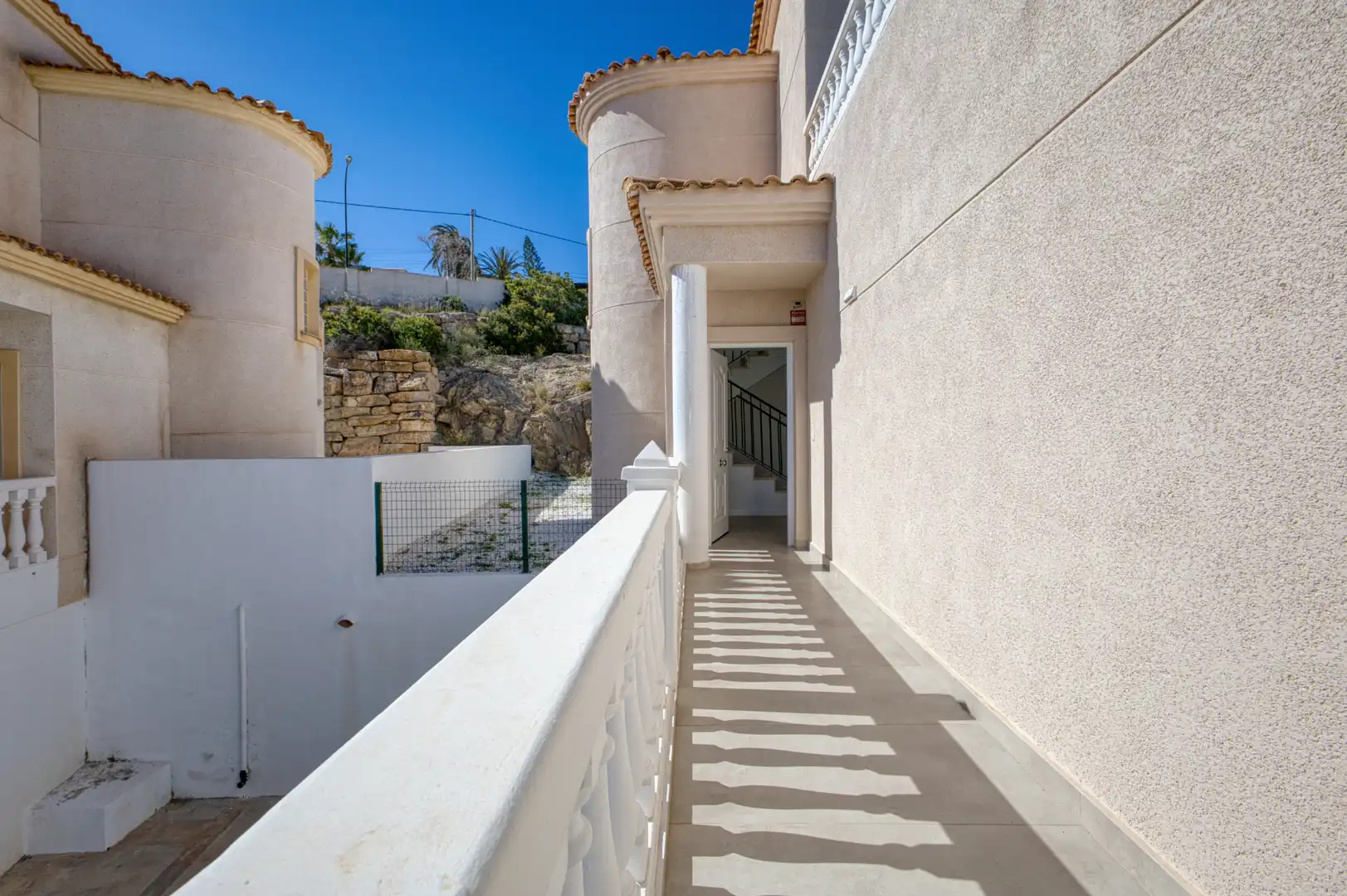 Vista exterior de Casa o xalet en venda en El Campello amb Aire condicionat, Calefacció i Jardí privat
