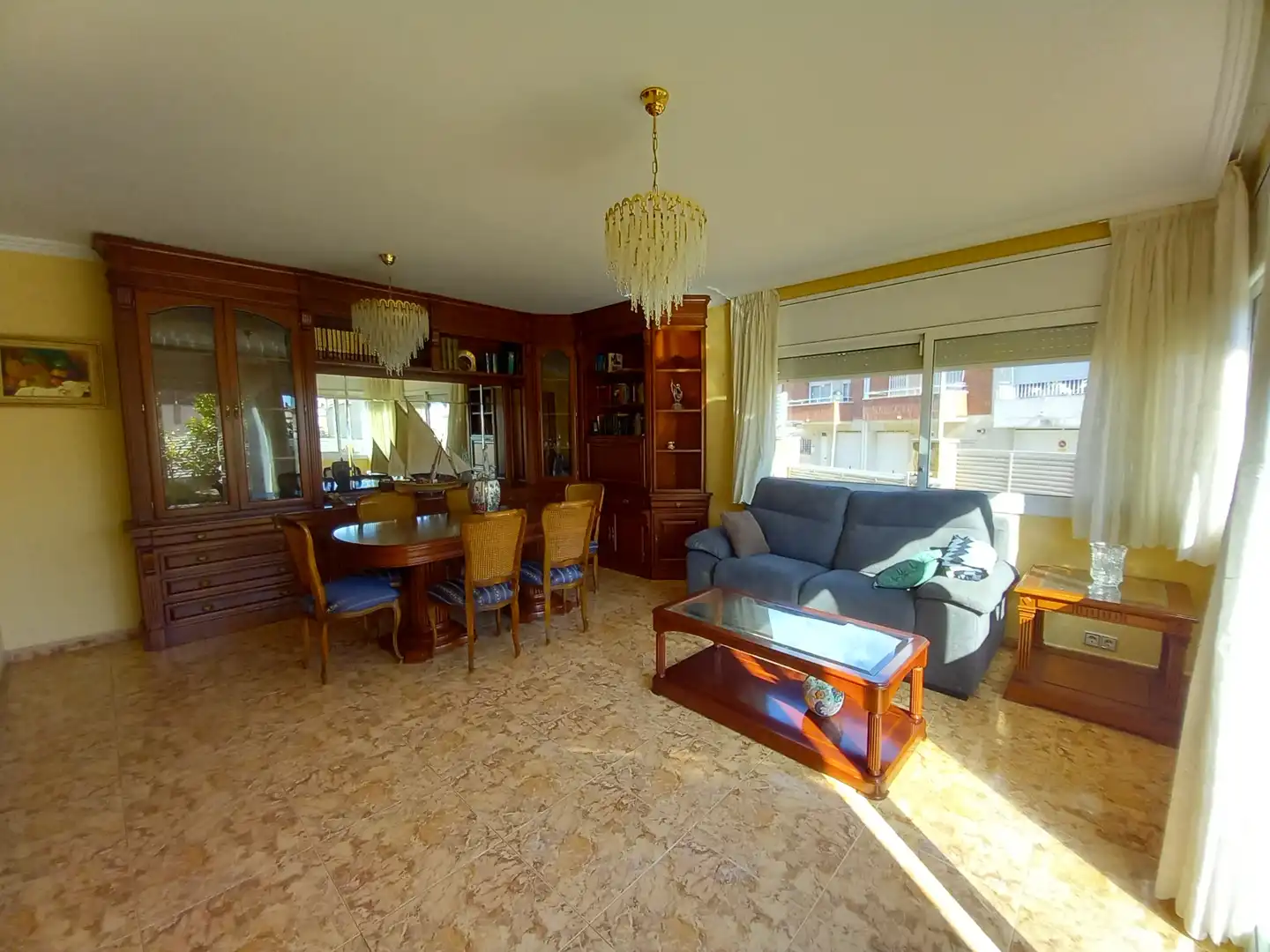 Sala d'estar de Casa o xalet en venda en Vilanova i la Geltrú amb Aire condicionat, Calefacció i Jardí privat
