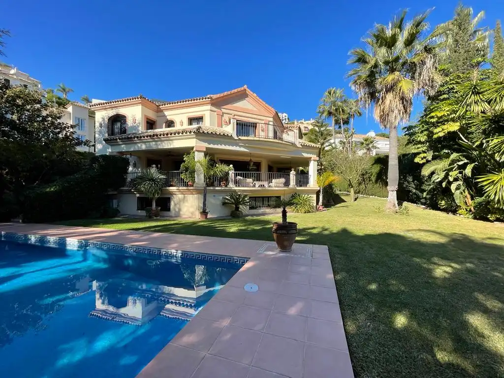 Jardí de Casa o xalet de lloguer en Benahavís amb Aire condicionat, Calefacció i Jardí privat