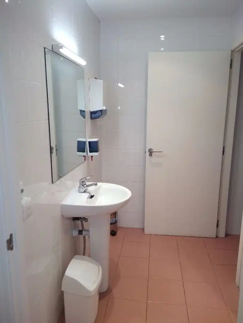 Baño de Local de alquiler en Salamanca con Aire acondicionado y Calefacción