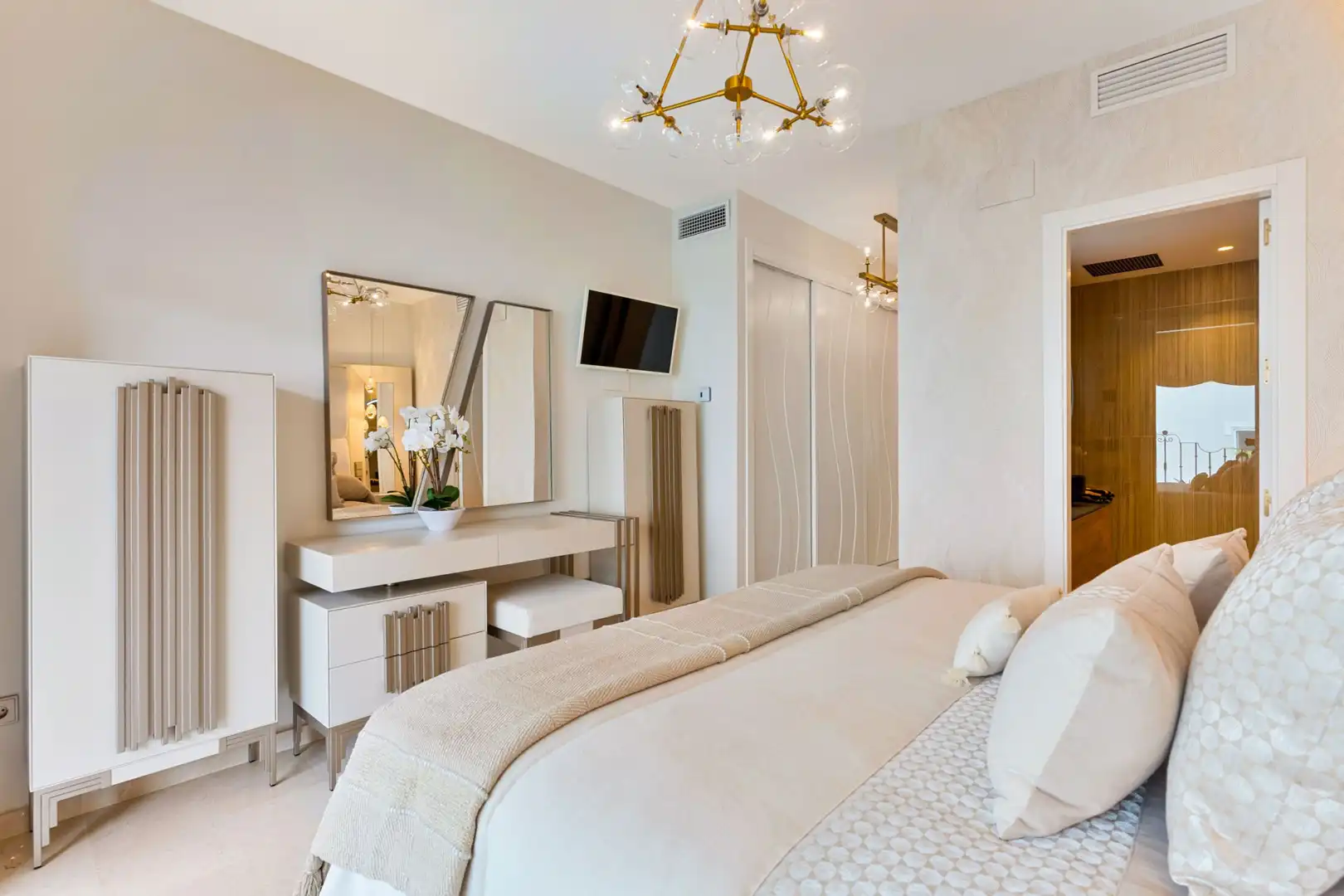 Bedroom of Attic for sale in Marbella  with Air Conditioner, Terrace and Furnished