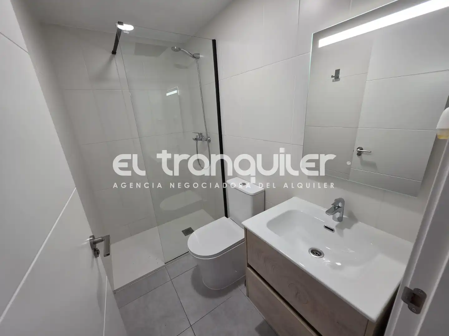 Badezimmer von Wohnung zur Miete in Madrid mit Klimaanlage, Terrasse und Abstellraum