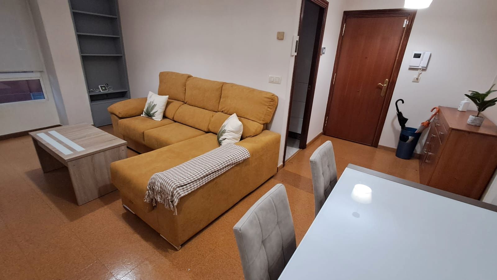Living room of Flat for sale in Vigo   with Heating, Furnished and Oven