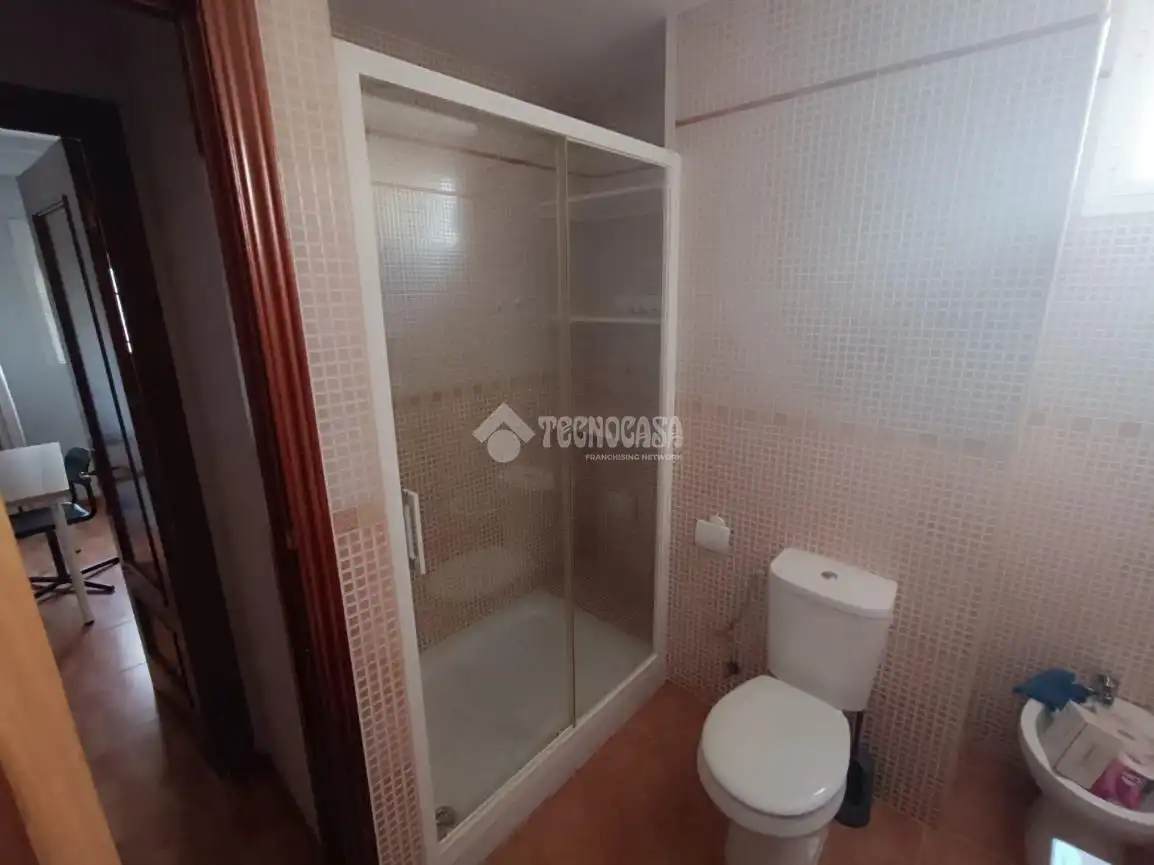 Baño de Piso de alquiler en Sevilla con Aire acondicionado, Terraza y Balcón