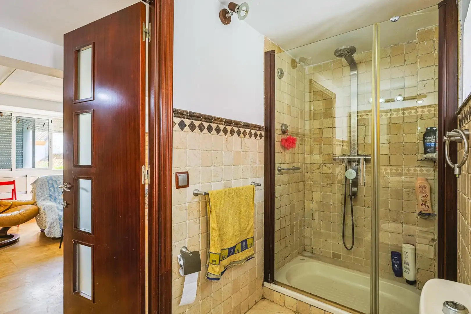 Bathroom of Flat for sale in Sevilla  with Air Conditioner and Balcony
