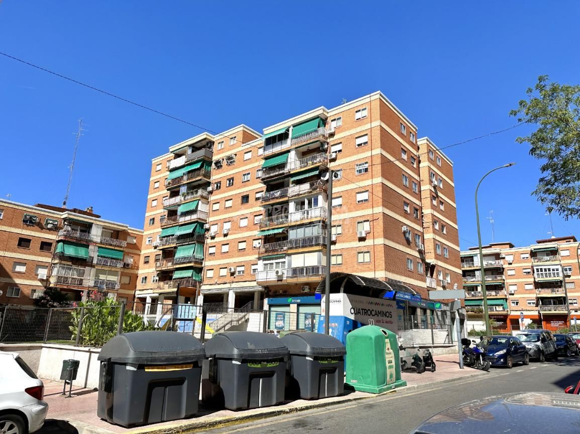 Vista exterior de Pis en venda en Móstoles amb Calefacció, Jardí privat i Terrassa