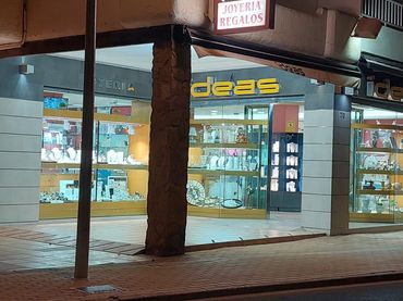 Local comercial en alquiler en Avenida las Gaviotas 11F